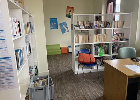 vue interieure bibliotheque herment