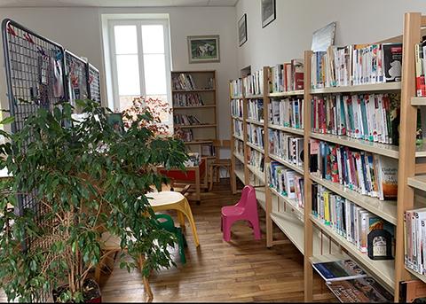 vue interieure bibliotheque villossanges