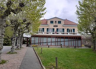 facade exterieur bibliotheque chapdes beaufort